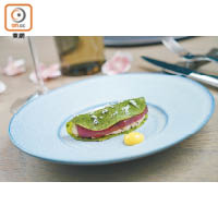 Tuna：用菠菜、紫菜製作的外皮，配壽司飯、吞拿魚，蘸辣根醬同吃，鮮味十足。