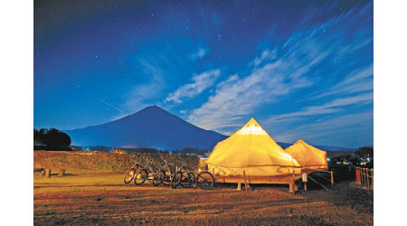 能飽覽富士山美景的Mt. FUJI SATOYAMA VACATION採用鐘型帳篷，並限定一日一組客人入住。