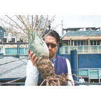 瀧澤伸介的哥哥是一位植物專家，因此他自小已經對栽種產生興趣，並以此引伸出品牌支線NEIGHBORHOOD SRL。