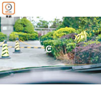 HUD抬頭顯示器屬新引入配置，讓駕駛者視線不離路面也可獲得行車資訊。