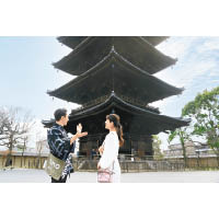 酒店導遊 OMO Ranger提供導賞團，在專人講解下參觀東寺。