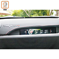 前坐席前方可加配7吋專屬電容式顯示幕，還有高級駕駛員輔助系統，提供更多車內資訊及駕駛輔助功能。