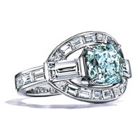 Tiffany & Co. Blue Book Colors of Nature鉑金戒指，鑲嵌重逾2卡方形改良明亮式切割彩綠藍鑽石及逾2卡梯方形鑽石。（A）