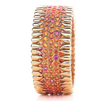 Tiffany & Co.Jean Schlumberger® Languette 18K黃金手鐲，鑲嵌逾28卡圓形錳鋁榴石及逾3卡粉紅藍寶石。（A）