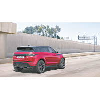 Range Rover Evoque P300 HST用上紅色制動卡鉗配搭亮黑20吋合金輪圈強化運動風格。