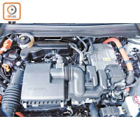 車載Sport Hybrid i-MMD油電混合動力系統，由1.5L直四i-VTEC引擎、發電馬達和驅動馬達，以及鋰離子電池和e-CVT波箱組成，擁有109ps綜效馬力。