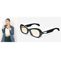 有「港版子瑜之稱」的吳家忻（Jeannie）也率先戴上GENTLE MONSTER×AMBUSH CARABINER太陽眼鏡示人。 $2,580（A）