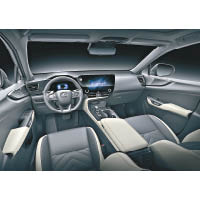 車廂採用Tazuna Concept中控台設計，配備14吋中央觸控屏幕、數碼化儀錶板及電子影像倒後鏡。