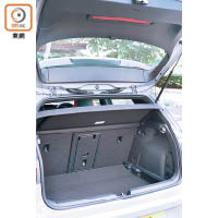 尾箱標準容量達380L，若翻平後排椅背更可增至1,237L。