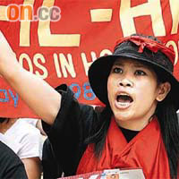 示威者不滿陶傑對菲律賓人的歧視言論。
