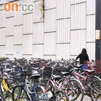 錦上路站單車停泊處清理棄置單車行動中，被指連簇新單車也沒收。