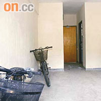 沙田下城門道宿舍的部分單位，沒有儲存檔案或物料，單位內只有幾輛單車。