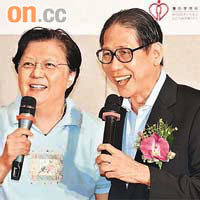 范徐麗泰（左）十幾年前捐腎救女，身旁嘅梁智鴻醫生都大讚佢夠勇喎。	（盧志燊攝）