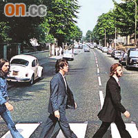 葉澍堃扮Beatles樂隊橫過Abbey Road，真係搞鬼到暈。