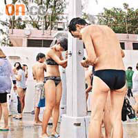 全港近八成公眾泳灘沒有男女分隔的沖身設施。