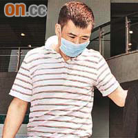 「盲亨」詹昌盛上周接受了切除喉嚨腫瘤手術，昨要戴上口罩出庭應訊。	（黃仲民攝）