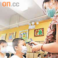 學童勤洗手及量體溫有助預防校園爆發豬流感。（資料圖片）