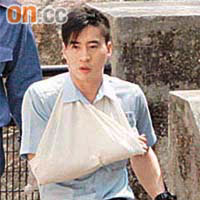 被指開槍的警員許嘉麒當時手部受傷亦需送院。