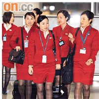 國泰航空及港龍航空萬四名員工明年加薪平均百分之一點八。（資料圖片）