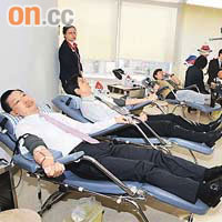紅十字會舉行捐血活動，呼籲市民新春期間「百無禁忌」繼續捐血。	（盧志燊攝）