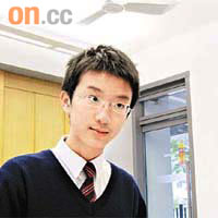 十四歲的練卓賢在小學階段自修數學及物理，去年底獲校方批准連跳五級直升中六。