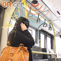 乘客搭巴士時受到頭頂的報站系統滋擾。	（設計圖片）