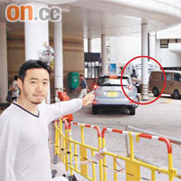 陳岳鵬到場視察時，剛巧有救護車（紅圈）被客貨車及的士阻礙，無法駛離醫院。