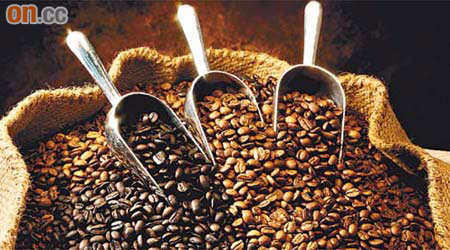 本港去年的咖啡生豆進口量有三千八百多噸，較前年增加近百分之九。