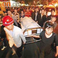 民怨不息、醫死人事件不斷，香港隨時會出現內地的抬屍抗議場面。