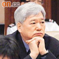 董耀中表示，上海世博撞正「五一」假期，旅議會的訪港團登記較去年同期下跌一成。