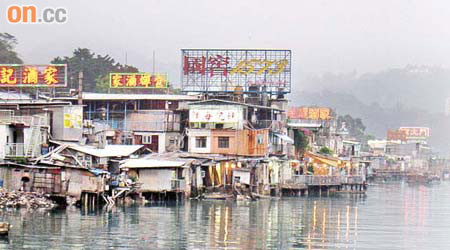 鯉魚門以海鮮美食聞名，但配套設施卻落後於西貢及赤柱。