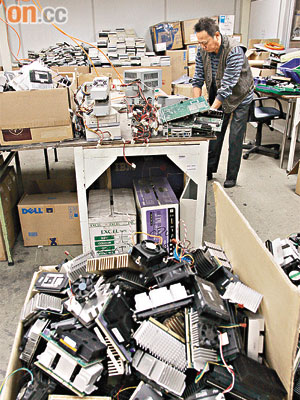 港府正研究為電子廢物徵回收費。