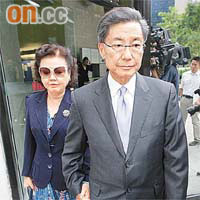 港大醫學院院長林兆鑫（右）去年被判監廿五個月。
