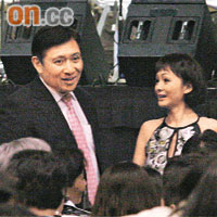 新鴻基地產副主席郭炳聯（左）同太太拍拖到場。