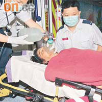 跌倒昏迷的印度老婦送院搶救後不治。	（楊偉嶽攝）