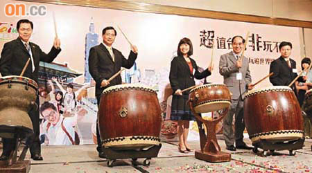 台灣當局與旅遊業界參與香港國際旅遊展將推出逾百項優惠吸引港客。	（高嘉業攝）