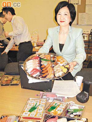 葉劉送上壽司，令立法會內充滿美食。