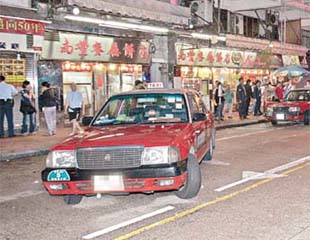 的士開住車門撞死人