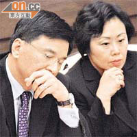 港府兩位局長鄭汝樺（右）及陳家強均為港鐵董事局成員。