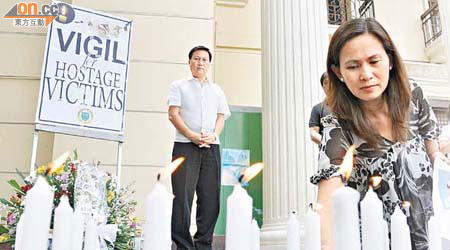 菲律賓各地機構和民眾以白蠟燭和鮮花，悼念遇害港人。