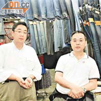 羅少傑（左）與鱟地坊攤檔主席李偉雄（右）指多數商戶贊成重建工程。	（李少雄攝）