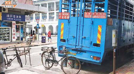 涉事貨車長期停泊於貨車咪錶位，被指用作流動貨倉。