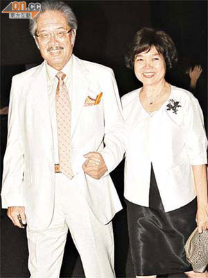 立法會議員黃宜弘（左）太太梁鳳儀，將增補為全國政協委員。	（資料圖片）