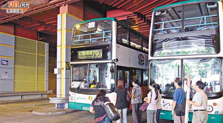 796X巴士線被指脫班情況嚴重，市民更敦促新巴改善。