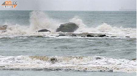 海水水位上升，香港「唔使打風都會水浸」。