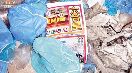 中山於今年八月發生的雙屍案現場發現港產六合彩報。	（資料圖片）