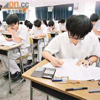 本港學生的數理能力雖然平穩進步，但卻受到上海學生的威脅。