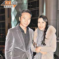 觀瀾湖球會執行董事朱鼎耀（左）當年留學外地經常乘坐國泰航機，貪佢準時夾安全，呢晚同太太齊到賀。