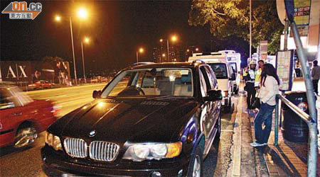 四驅車女乘客協助警方調查。	（呂浩峰攝）