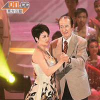 何鴻燊酷愛跳舞，並與四太梁安琪一舞傾情。
